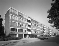 63954 Gezicht op het flatgebouw met de woningen Marshalllaan 395-lager te Utrecht; uit het zuidoosten.